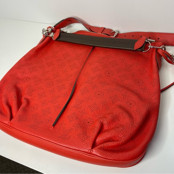 LOUIS VUITTON Mehene MM Mahina Shoulder Bag with Pochette - Picture 8 of 16